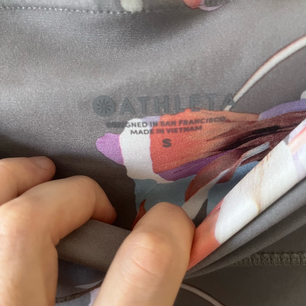 NWOT Athleta Elation Paradise 7/8 Legging/Tight-Gray Floral - Picture 3 of 5